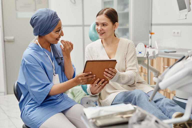 Healthcare professional discussing abortion methods with patient in clinic